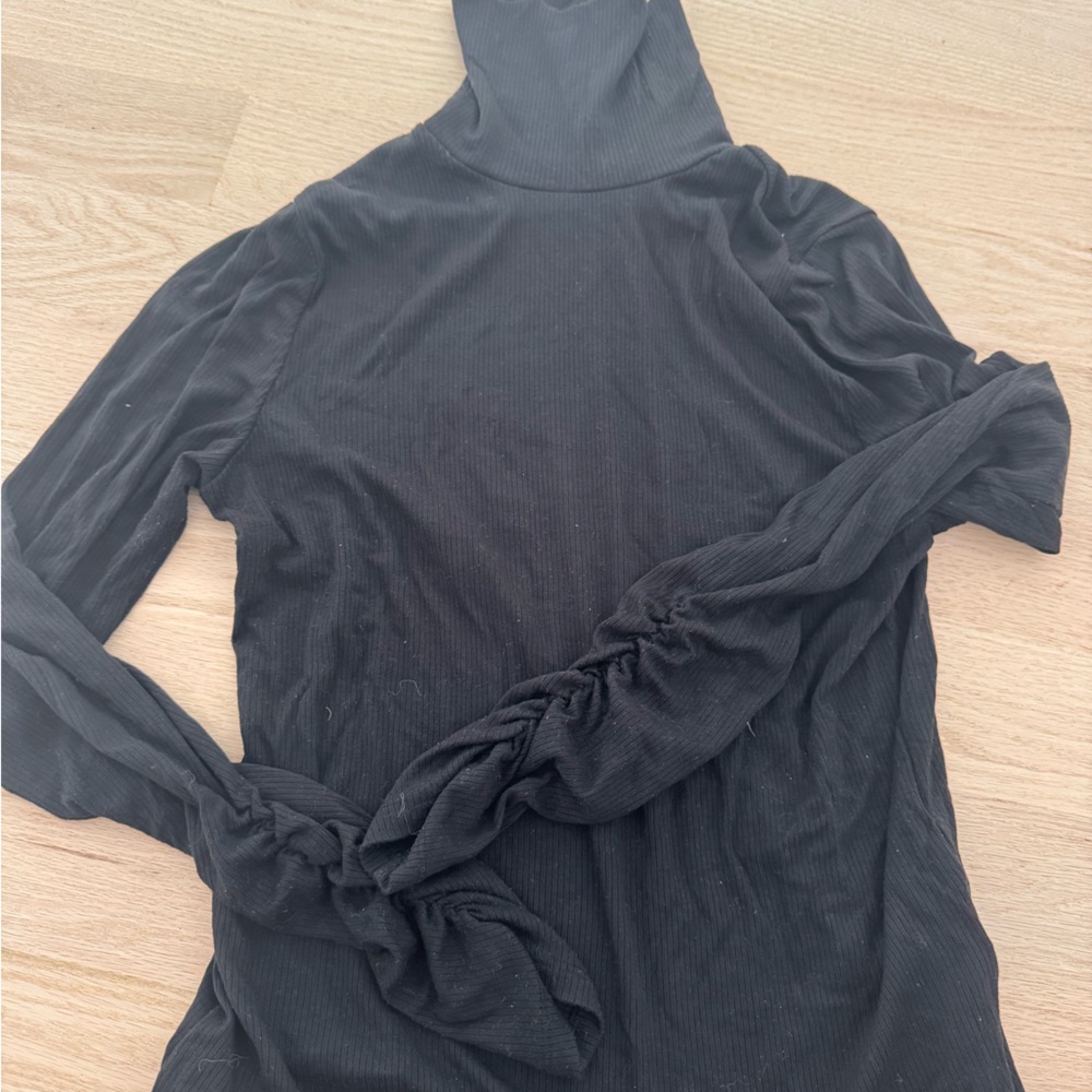 Levi's Black Long Sleeve turtleneck